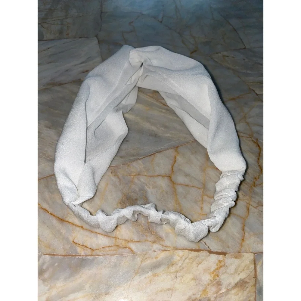 N/A white twisted